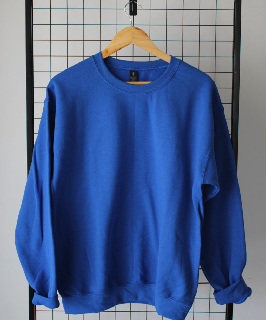 Color Latina embroidered sweater