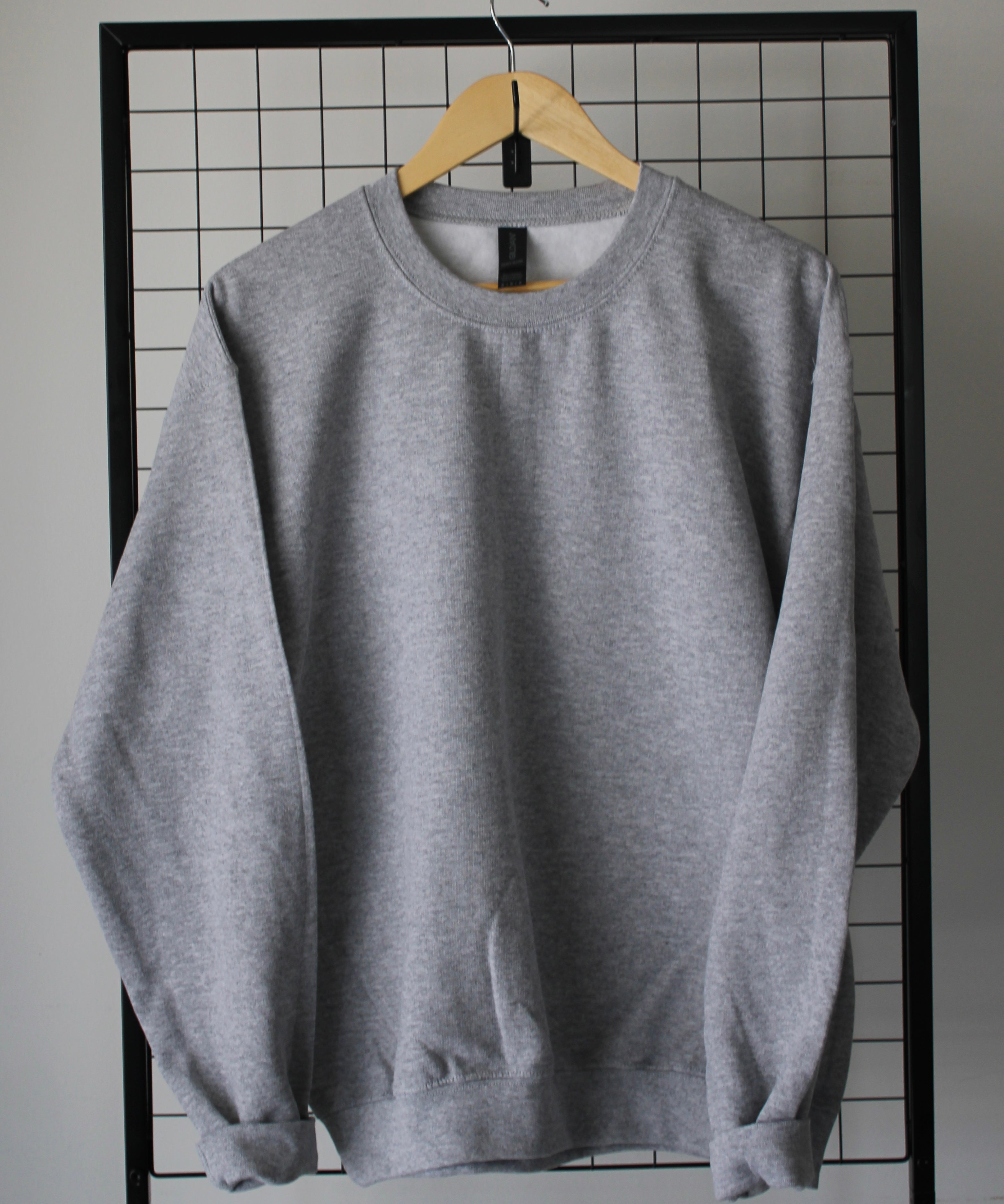 Color Latina embroidered sweater